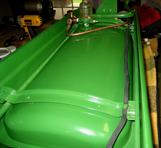 John Deere H hood and gas tank ins... - Yesterday's Tractors