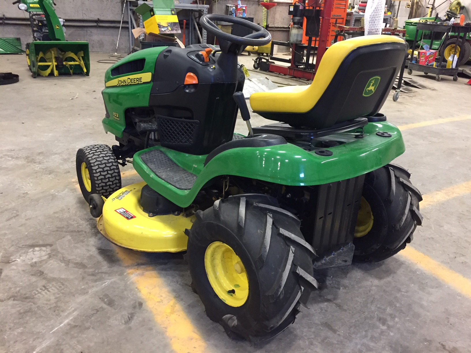 John Deere 102 Lawn & Garden Tractors for Sale | [66773]