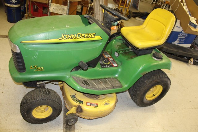 John Deere LT-160 Auto Lawn Tractor