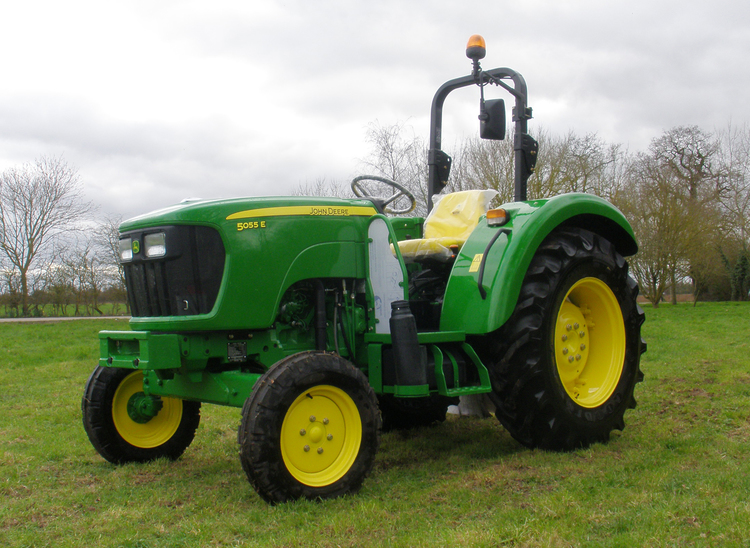 John Deere tractor now in two-wheel drive | Pitchcare Magazine