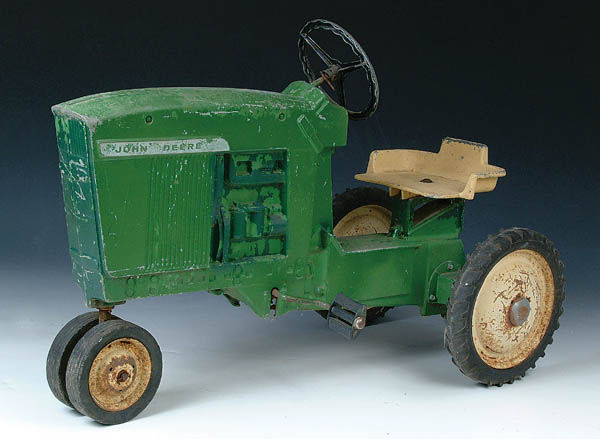 537: A JOHN DEERE 20 SERIES PEDAL TRACTOR with trailer ...