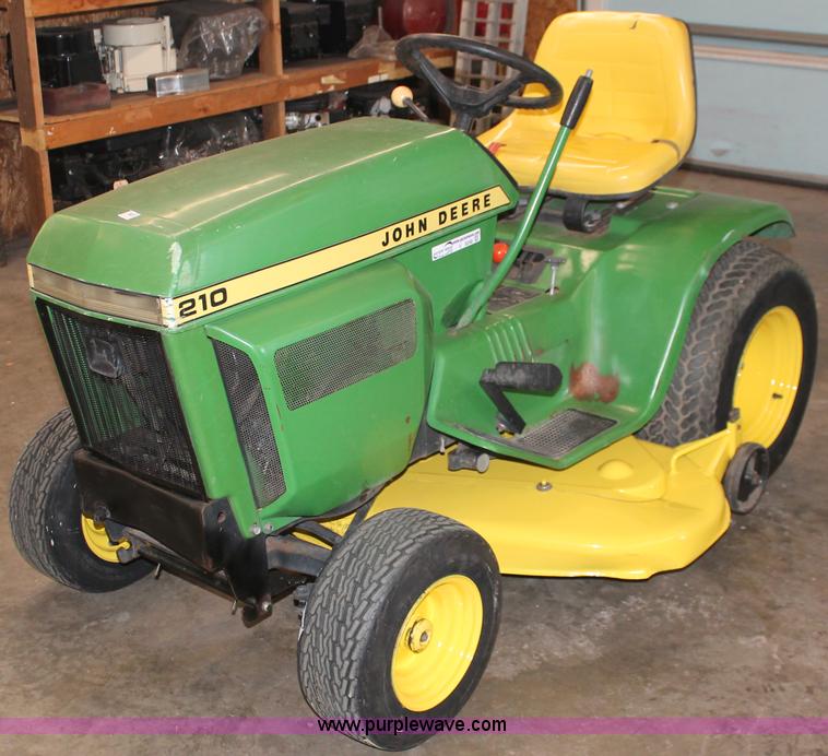 John Deere 210 lawn tractor | no-reserve auction on ...