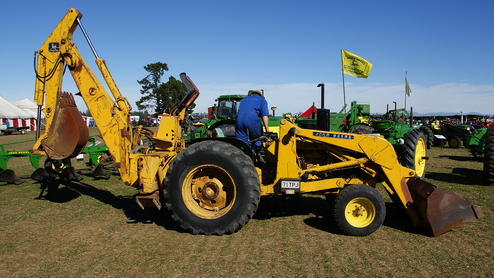 1980 JOHN DEERE 400 INDUSTRIAL tractor. | Seen at the ...