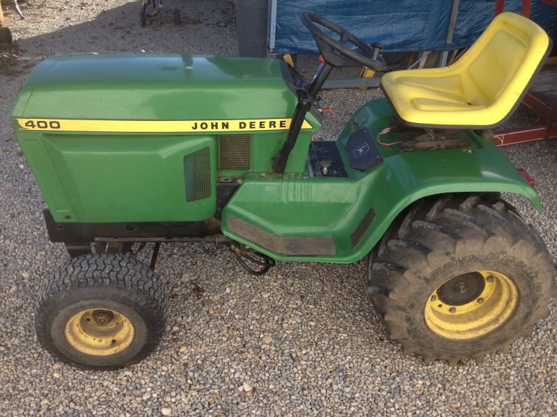 157 Tools #15 - John Deere Series 400 lawn tractor