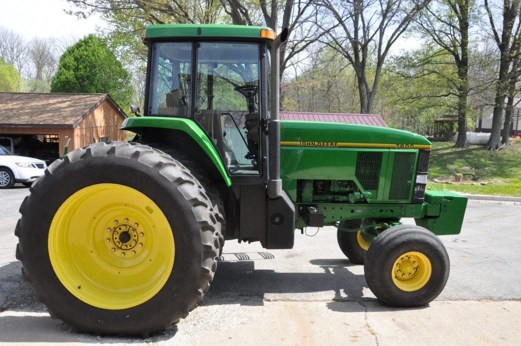 John Deere 7800 2WD Sold for Record $71,000 at Auction