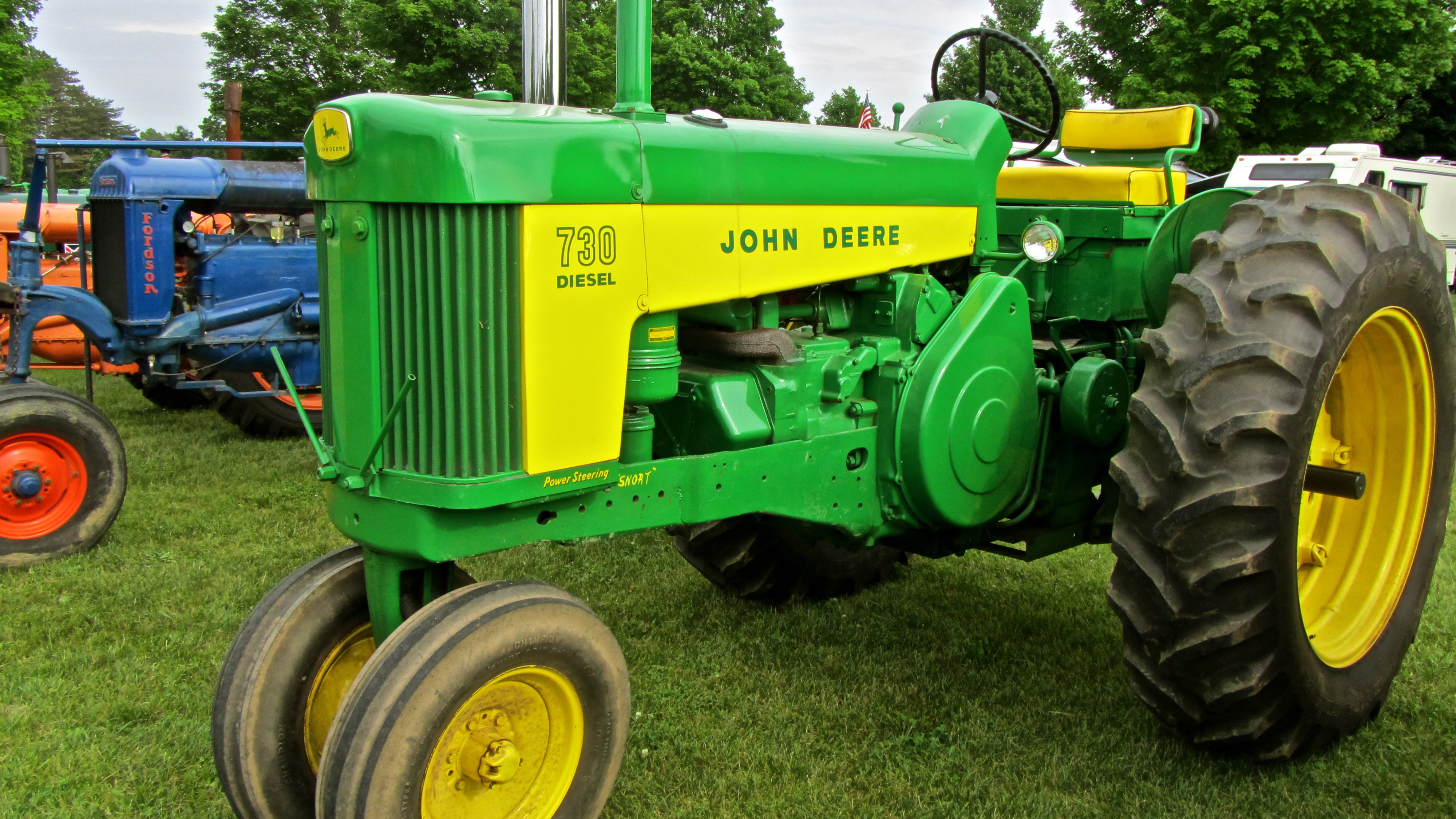 File:John Deere 730 Diesel Tractor.jpg - Wikimedia Commons