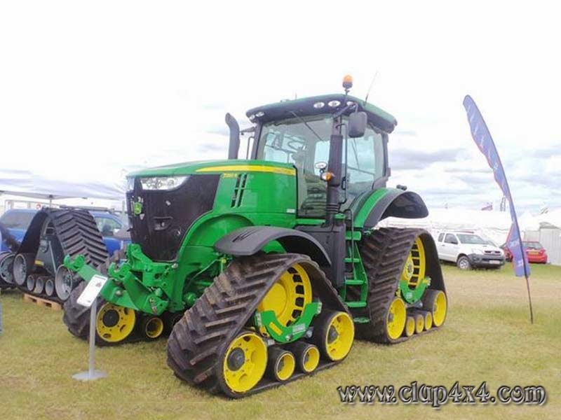 Tractors - Farm Machinery: John Deere 7R
