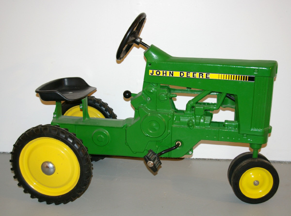 633: Vintage John Deere Pedal Tractor MINT : Lot 633