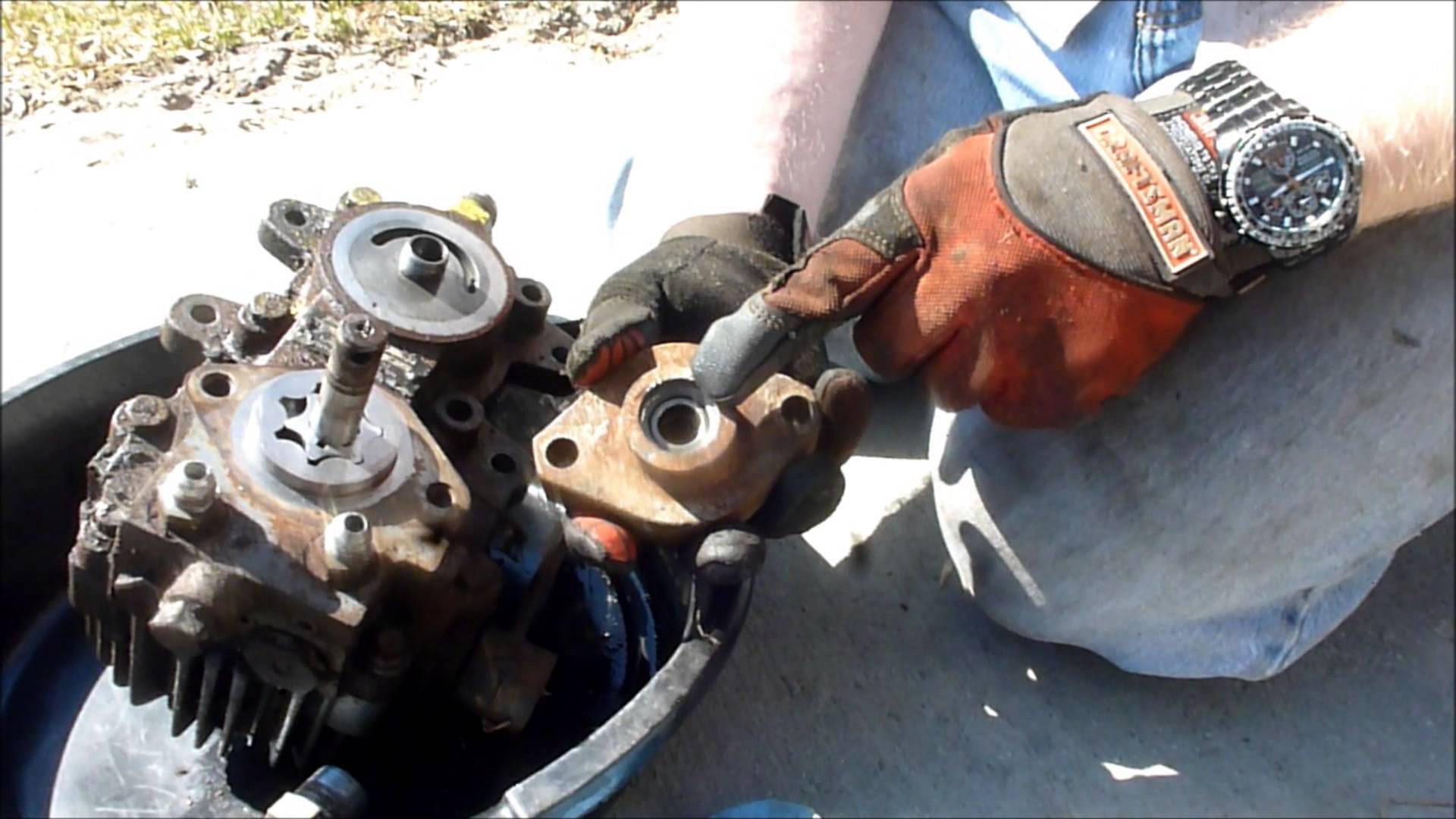 John Deere 318 Charge Pump Seal Repacement - YouTube