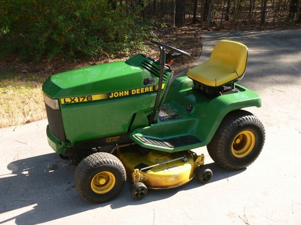 John Deere LX176 Lawn Tractor PICS ADDED | The Outdoors Trader