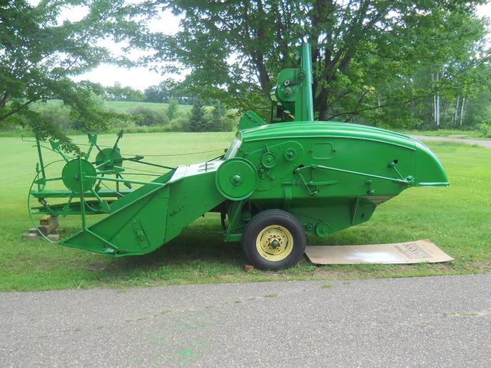 John Deere Model 30 Combine - Yesterday's Tractors