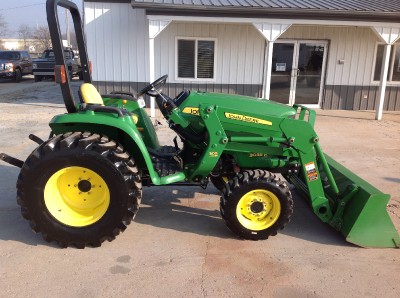 John Deere 3038E 4x4 Compact Tractor with 305 Loader ...