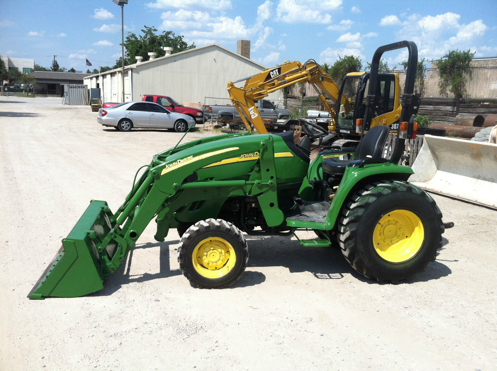 2006 John Deere 3320 Tractor - Loader Attachment Included ...