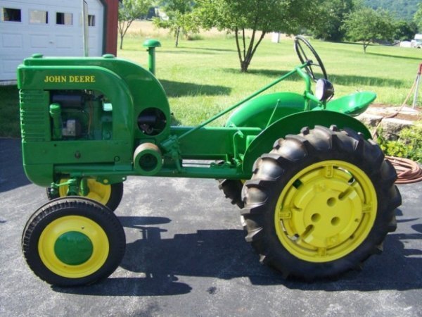 3101: 1944 Restored John Deere LA Antique Tractor : Lot 3101
