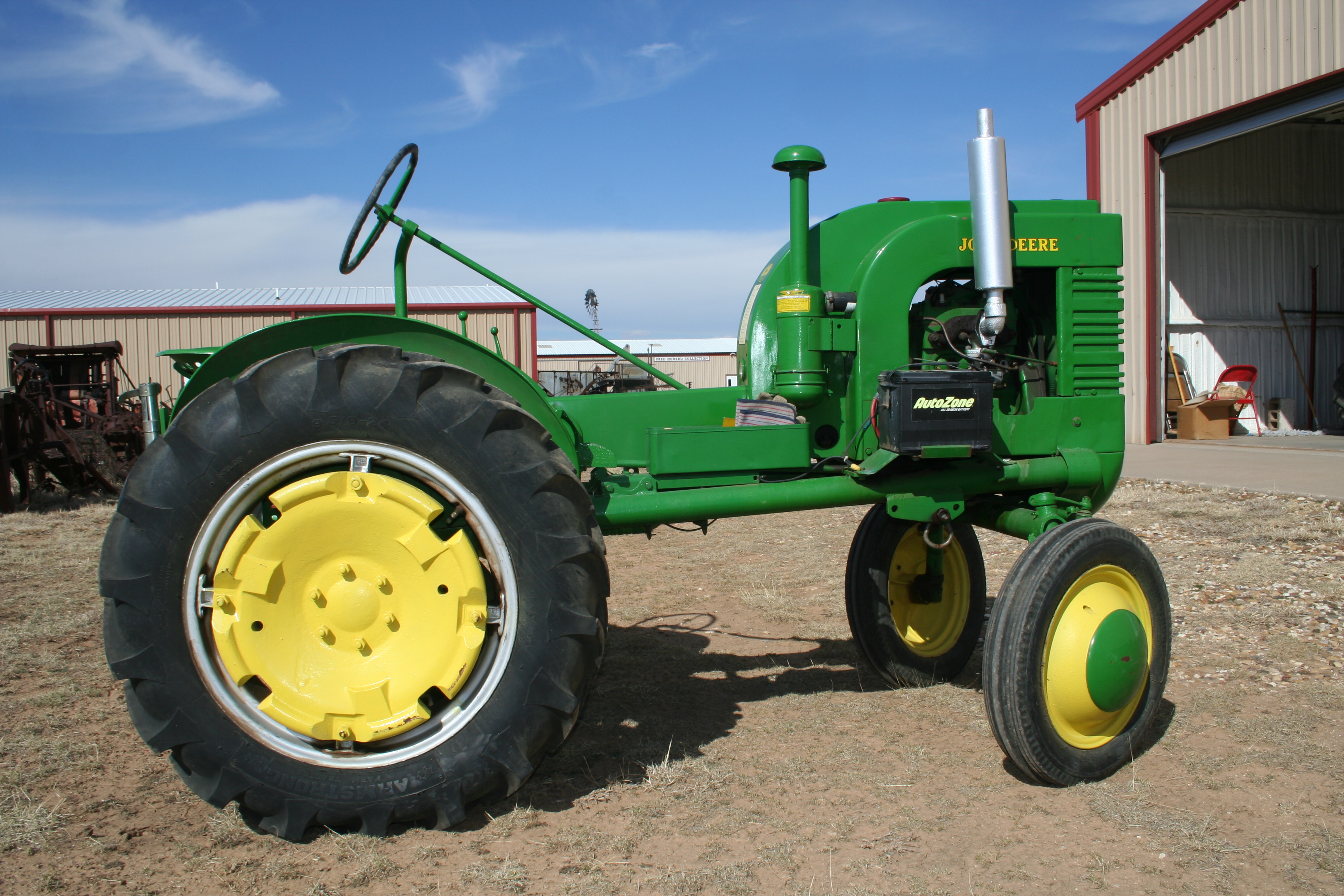 John Deere La Tractor submited images.