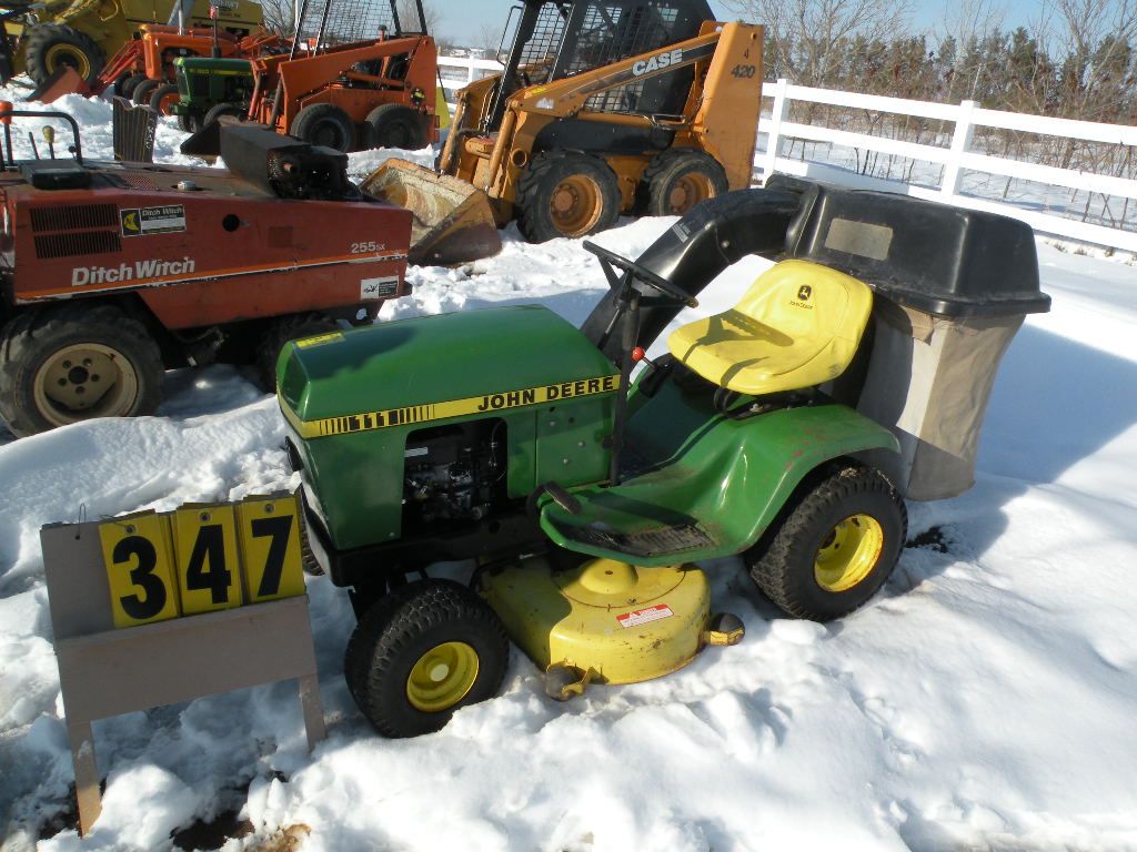 John Deere 111 w/bagger