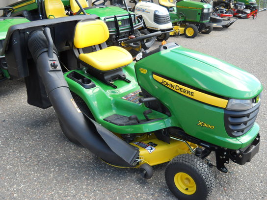 2008 John Deere X300 Lawn & Garden and Commercial Mowing ...