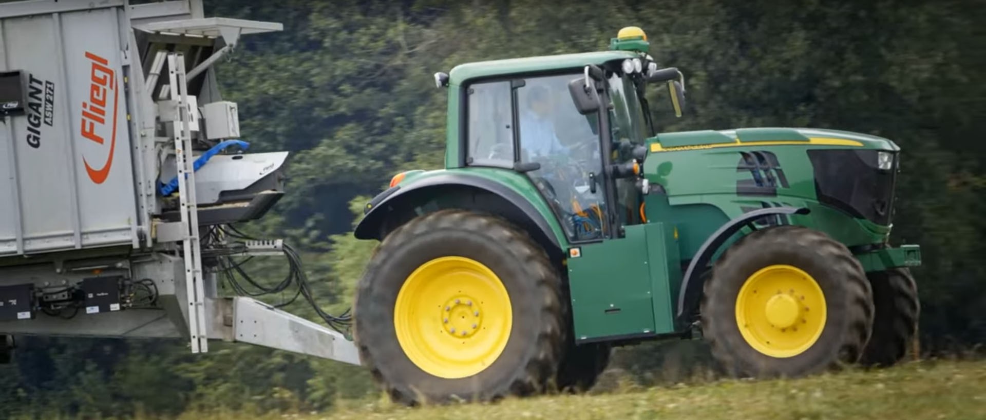 John Deere Reveals 180 HP Battery-Powered Tractor for 2016 ...