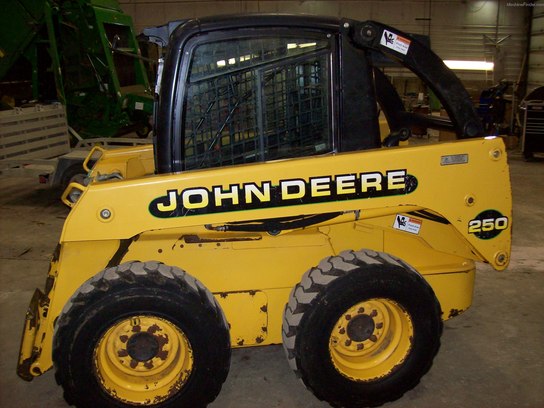 2001 John Deere 250 Skid Steer Loaders - John Deere MachineFinder