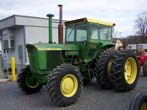 2234: John Deere 4620 4x4 Farm Tractor with Cab : Lot 2234