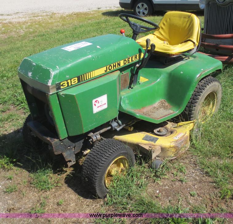 John Deere 318 lawn tractor | no-reserve auction on Tuesday, October 08, 2013