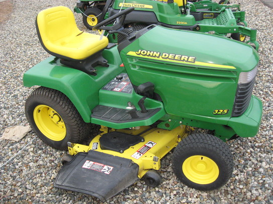 2000 John Deere 325 Lawn & Garden and Commercial Mowing - John Deere MachineFinder