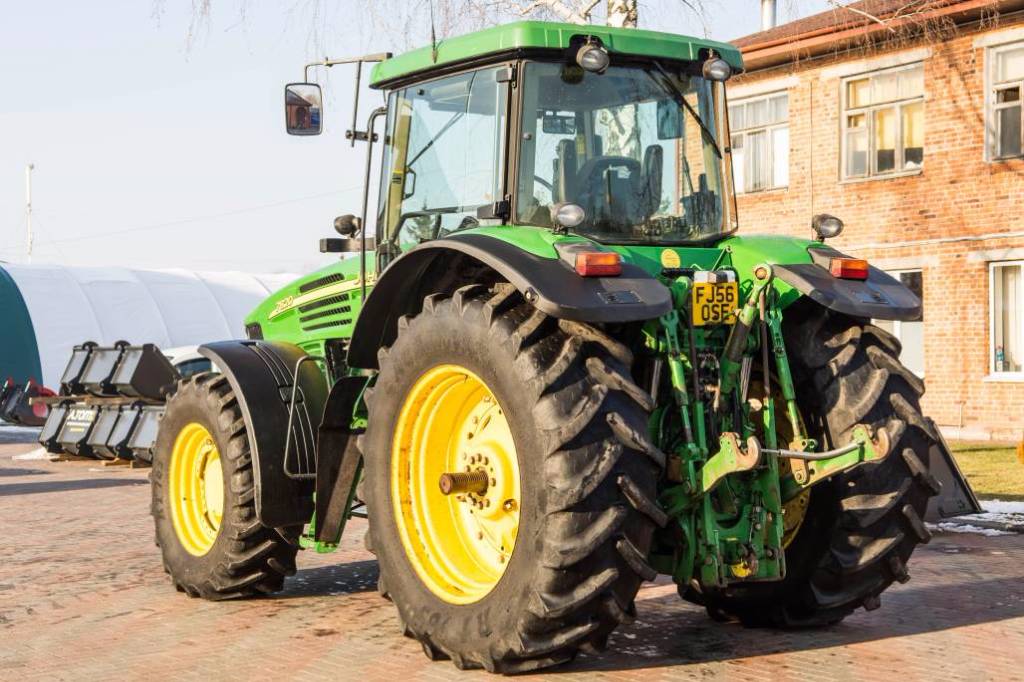 Used John Deere 7820 tractors Year: 2006 for sale - Mascus USA