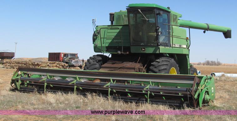 1981 John Deere 8820 combine | no-reserve auction on Wednesday, April 10, 2013