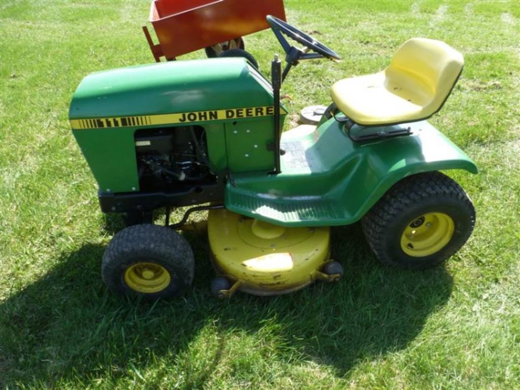 John Deere 111 riding mower, 36'' cutting deck, Briggs & Stratton 11hp 4-cycle engine, some ...