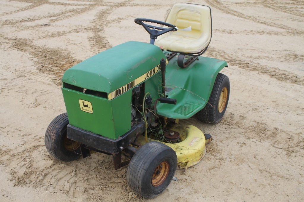 JOHN DEERE 111 RIDING MOWER WITH 38 DECK