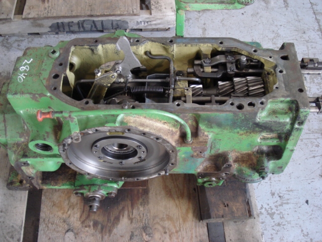 Cutaway of a John Deere 3350 tractor transmission with 16 ...