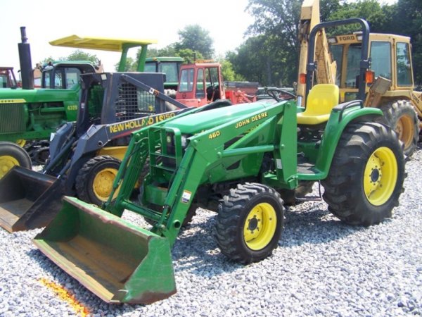 205: John Deere 4600 4x4 Tractor with Loader : Lot 205