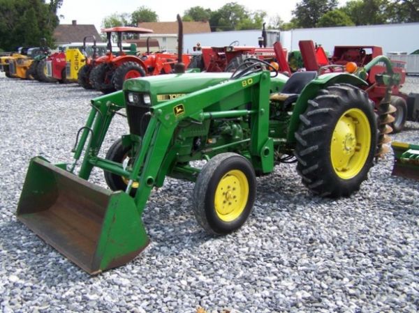 106: 1980 John Deere 1050 Tractor with JD 80 Loader : Lot 106