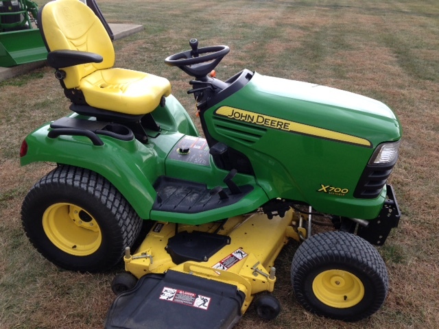 John Deere X700 Lawn & Garden Tractors for Sale | [52641]