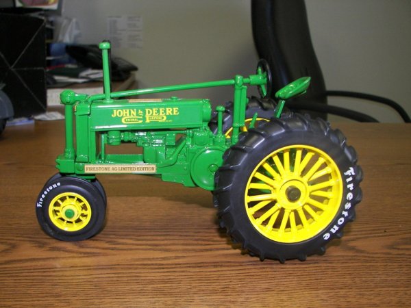 38: John Deere B Firestone Tire Special Tractor Toy : Lot 38
