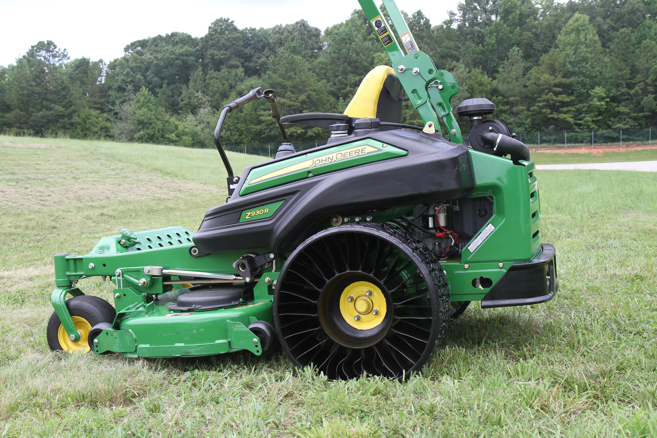 MICHELIN TO PROVIDE AIRLESS RADIAL TIRE FOR JOHN DEERE ...