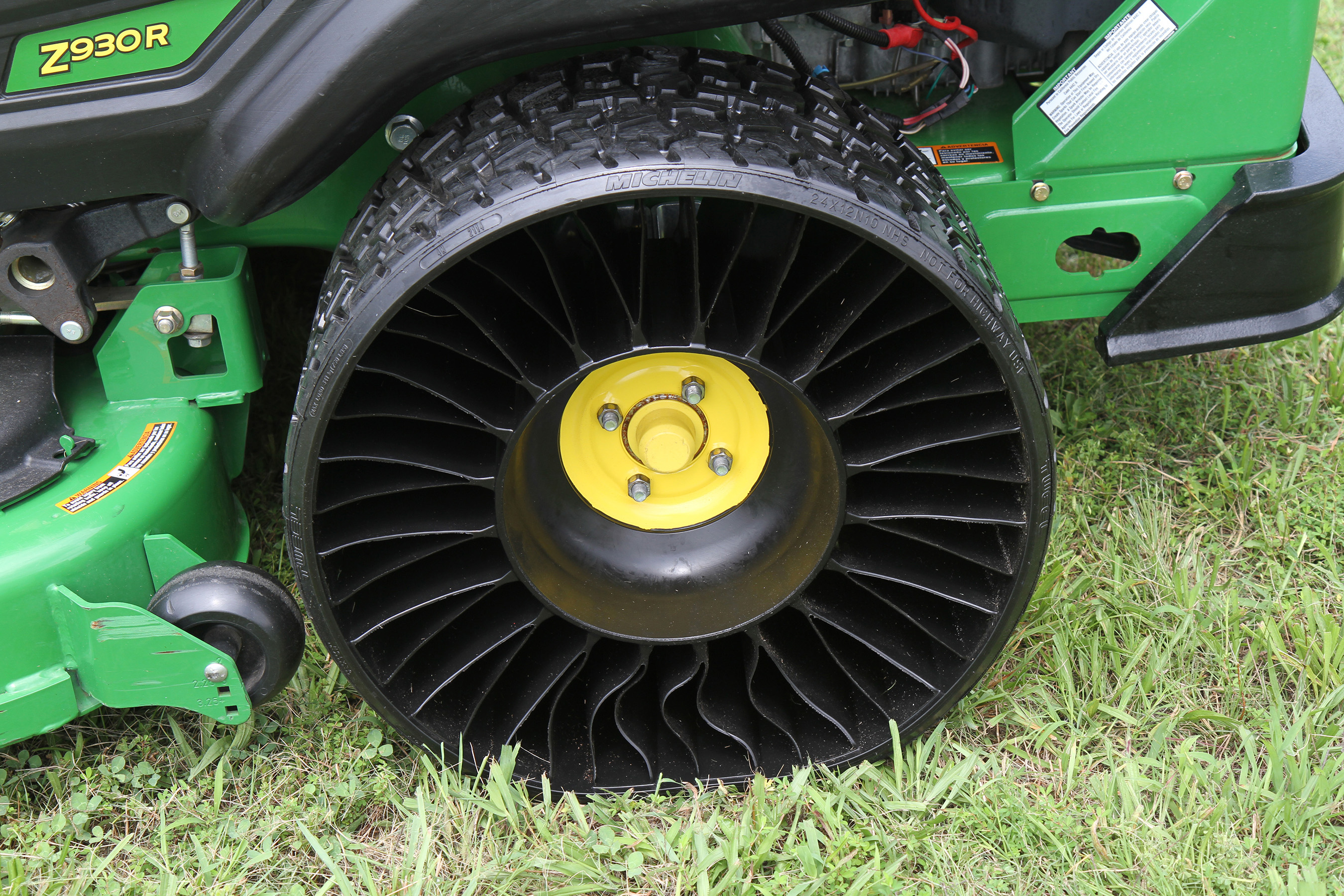 MICHELIN TO PROVIDE AIRLESS RADIAL TIRE FOR JOHN DEERE ...