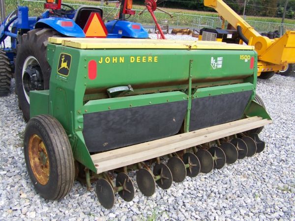 132: John Deere 1500 8' 3pt Power Seeder Drill, 8 Sp ...