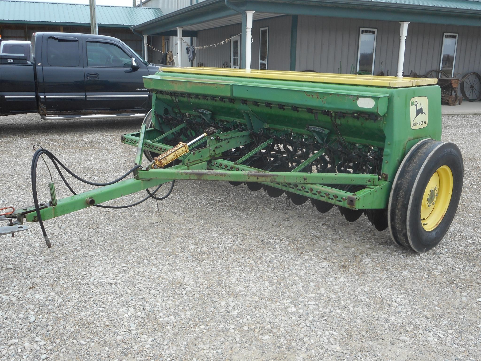 JOHN DEERE 8300 Grain Drill