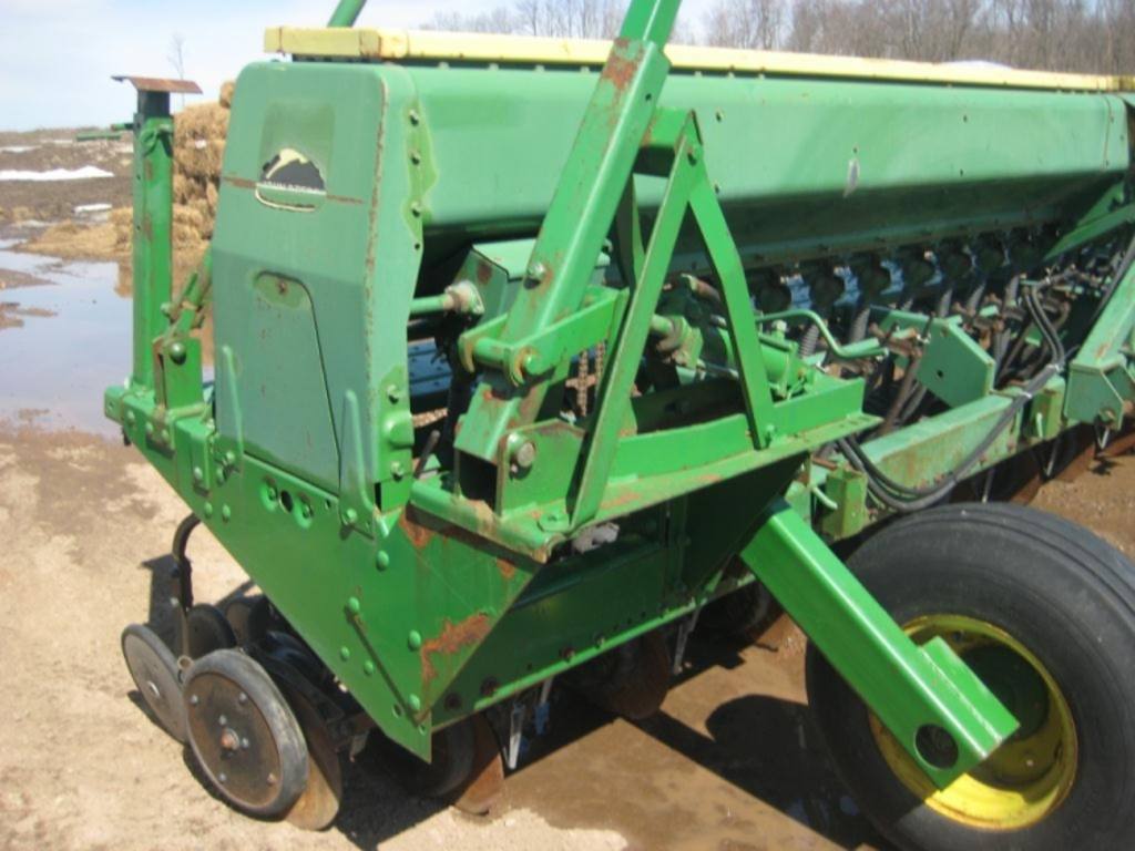 John Deere 520 Grain Drill