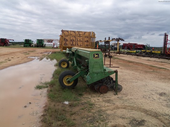 John Deere 520 Grain Drill Planting & Seeding - Box Drills ...