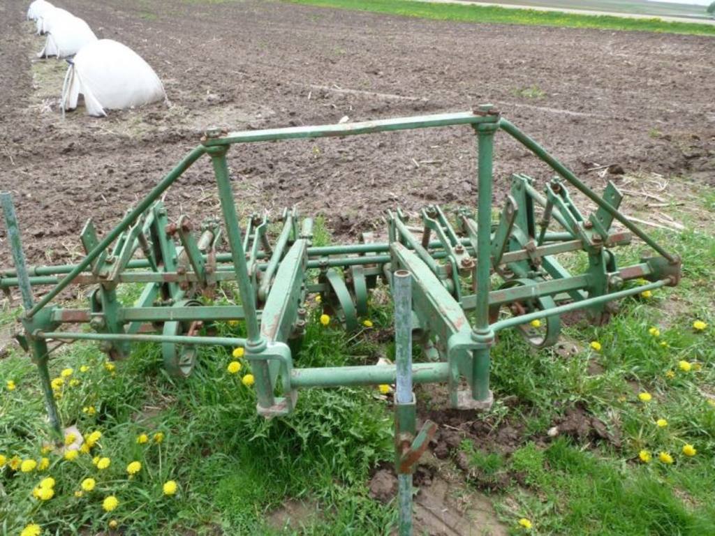 John Deere 2-row cultivator