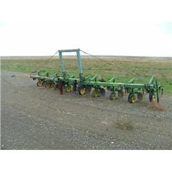 John Deere 725 Cultivator