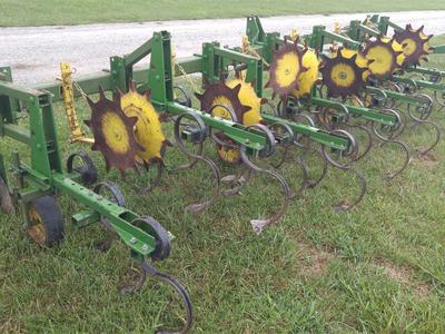 John Deere 825 Cultivator - Wilkinson, IN | Machinery Pete