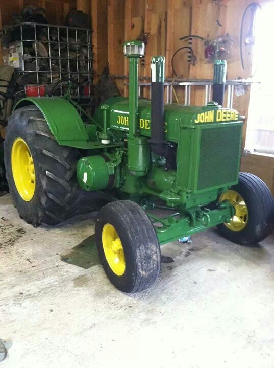 1935 John Deere D ..what a beautiful old JD tractor. Love ...