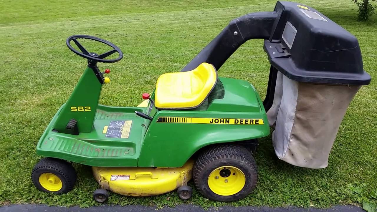 Vintage John Deere model S82 Rear Engine Riding Mower ...