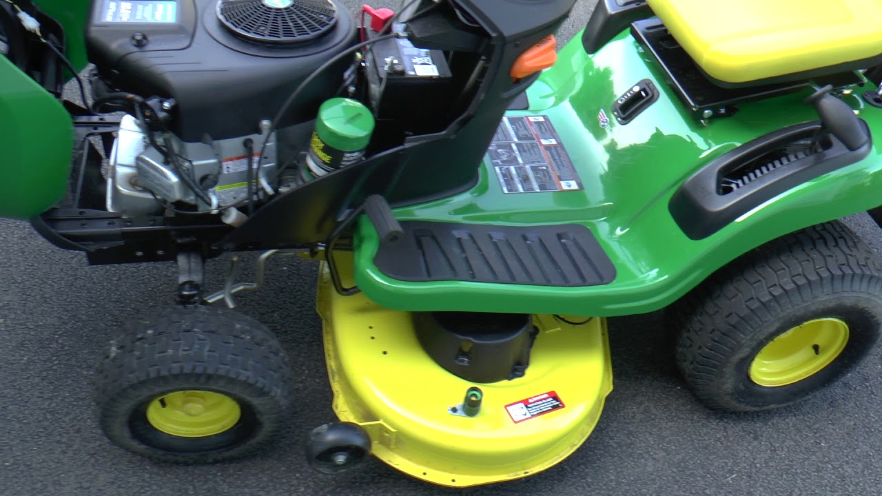 John Deere E120 Lawn Tractor