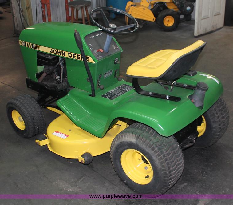 John Deere 111 lawn mower | no-reserve auction on ...