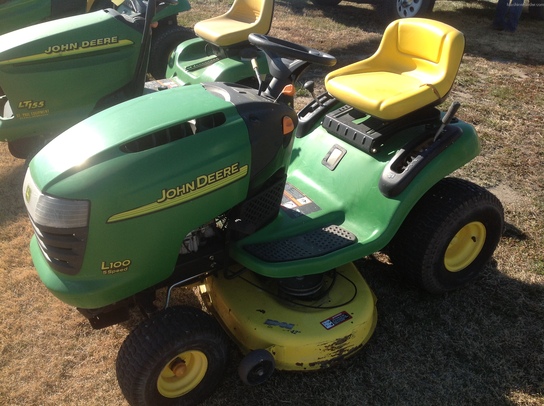 2004 John Deere L100 Lawn & Garden and Commercial Mowing ...