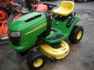 John Deere L110 Lawn tractor, 17.5 hp Kohler Command ...